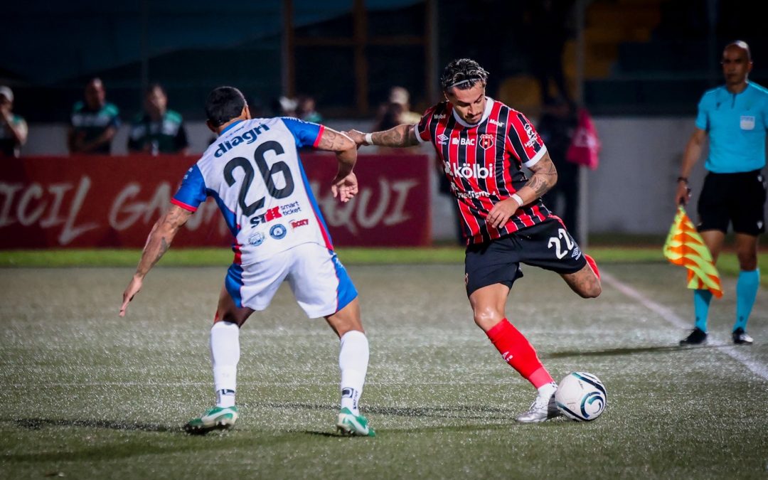 Alajuelense cae de manera sorpresiva en El Salvador