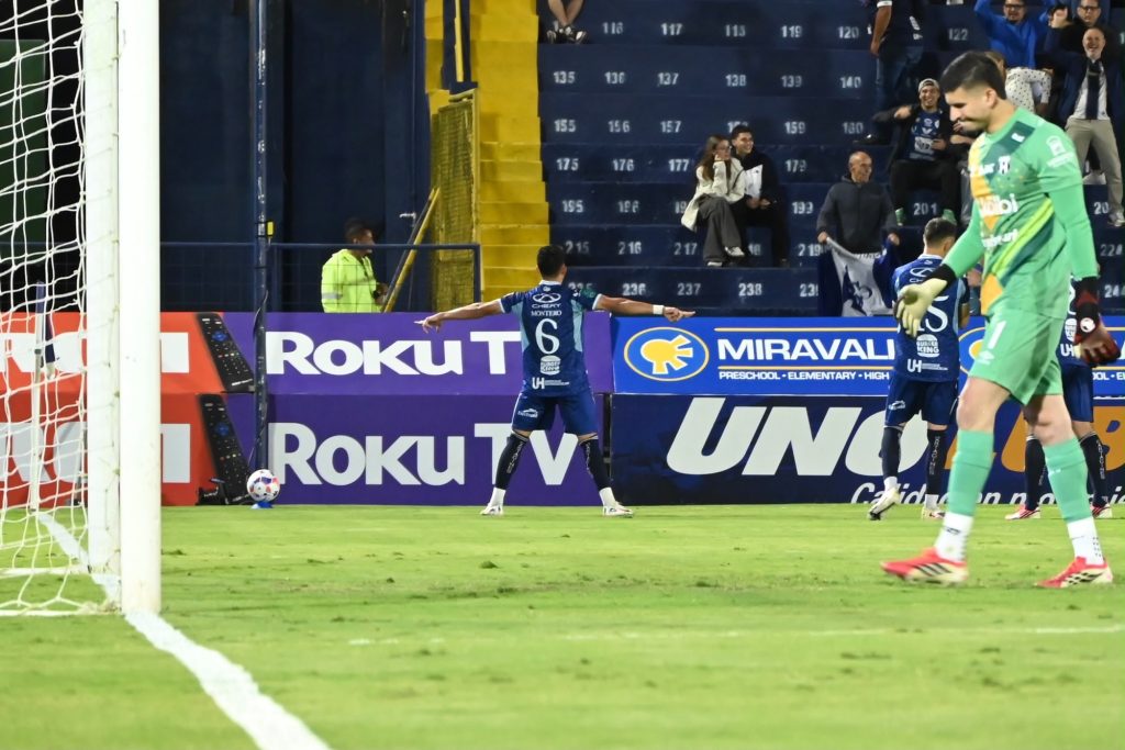 Cartaginés derrota a Alajuelense y se coloca como líder del torneo