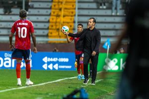 ¿Fedefútbol cambia itinerario para proteger a técnico Fernando Batista?